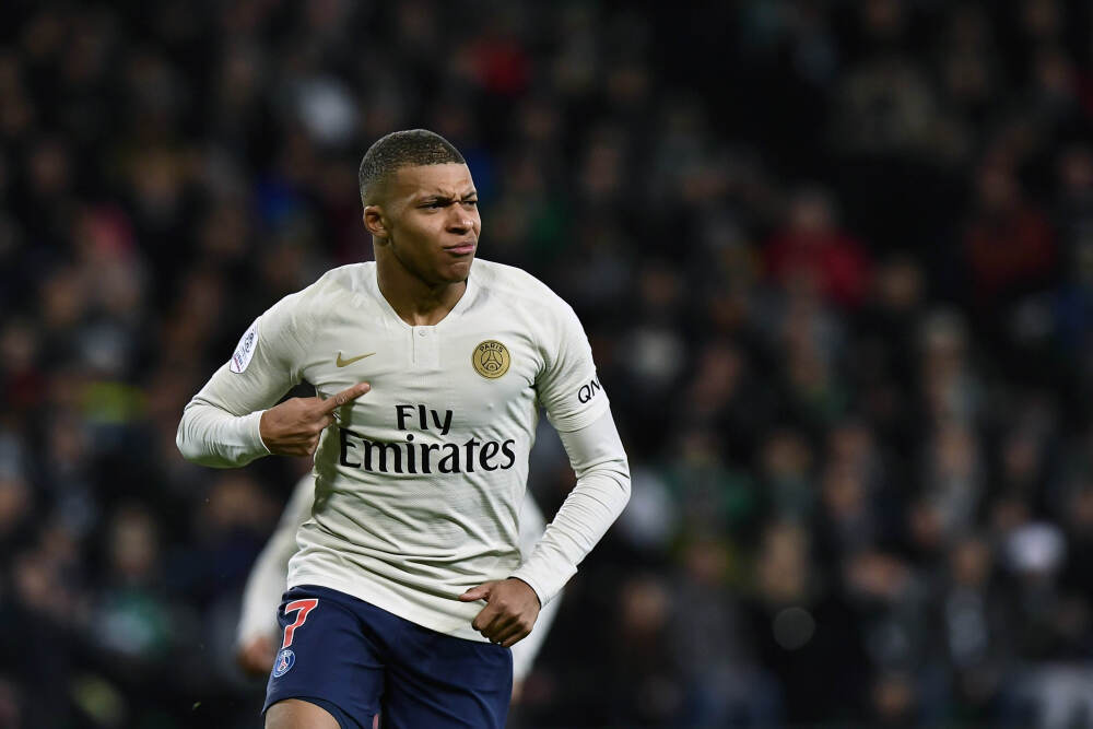 篮板还是给力！亚当斯替补抢下9篮板&4个前场板 3中2另有4分2助